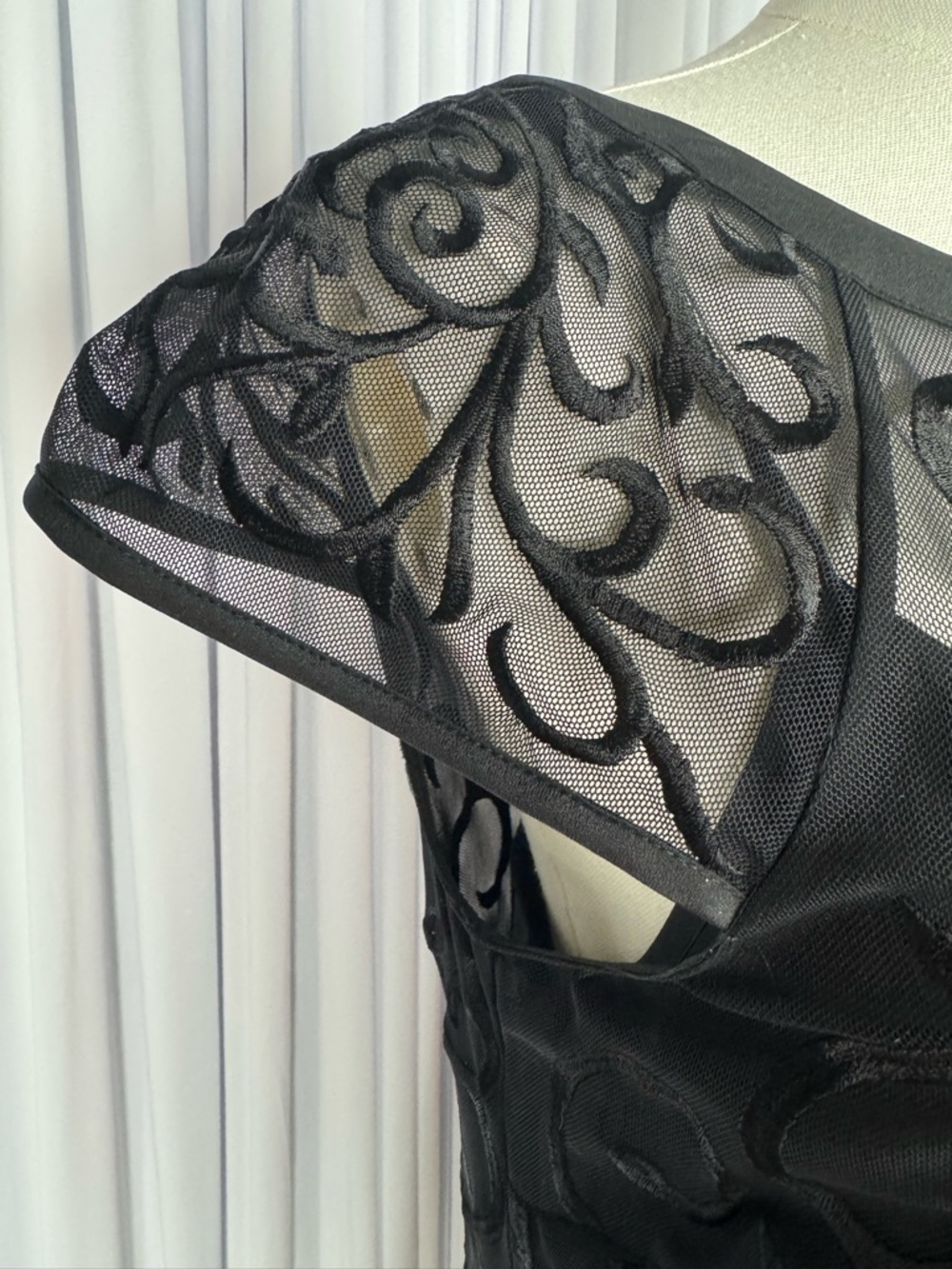 GUESS Black Embroidered Cap-Sleeve Mini Dress Women’s Size 4 - Picture 7 of 16